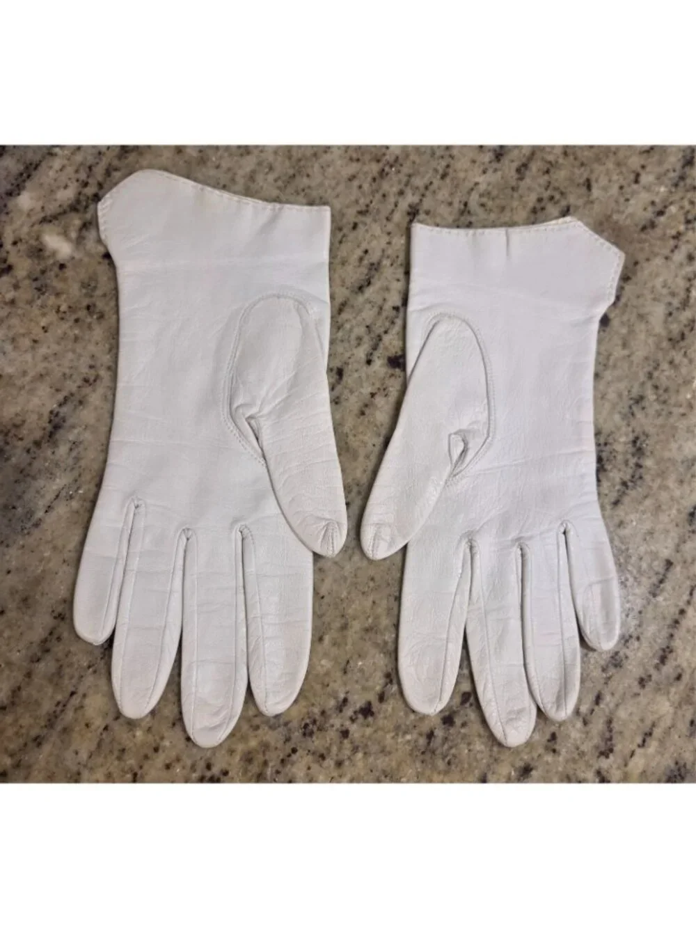 Vintage Womens Size 6.5 S/M White Soft Leather Formal Silk Lined Gloves